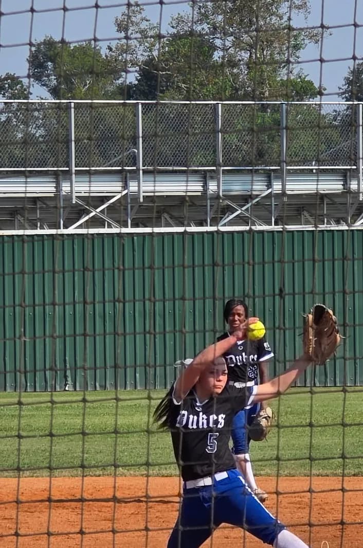 Alexis Arnold pitching at the LSUE play date.